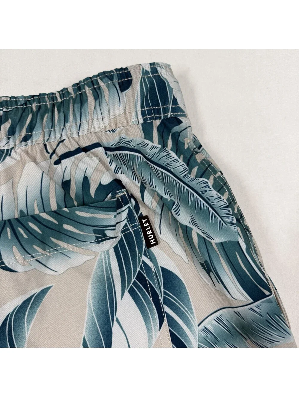 HURLEY Swim Trunks Surfer Board Shorts XL Palm Leaves Tree 8” Inseam NWT